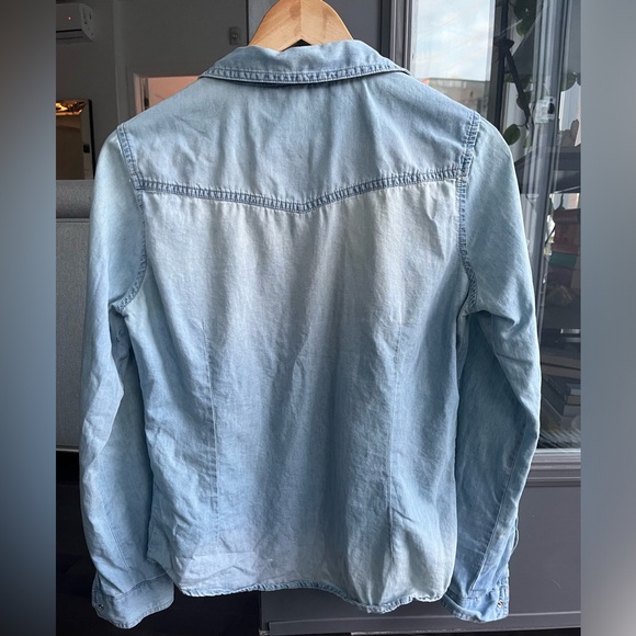 #51 🌺 5/$30 🌺 Only light blue faded Chambray shirt / button down - Picture 2 of 4